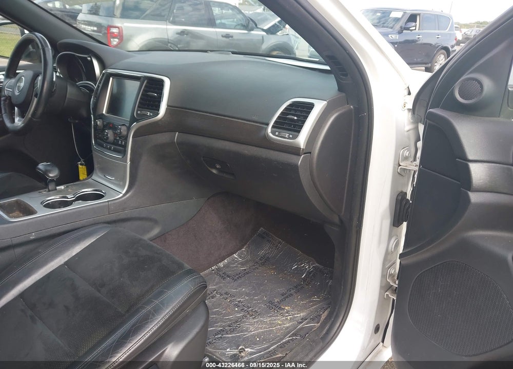 2015 JEEP GRAND CHEROKEE VIN: 1C4RJFAG1FC226526