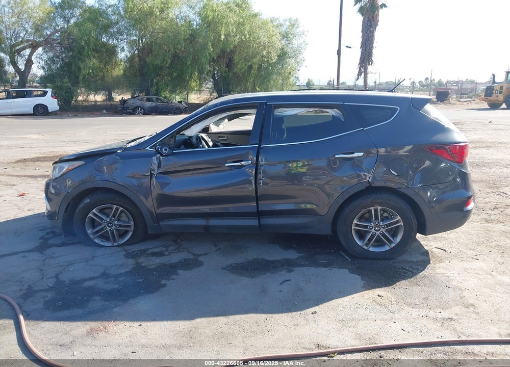 2018 HYUNDAI SANTA FE VIN: 5XYZT3LB0JG572372
