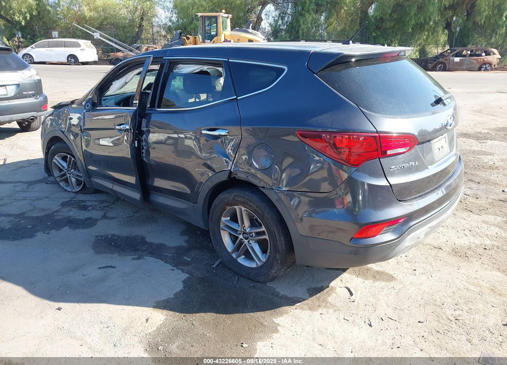 2018 HYUNDAI SANTA FE VIN: 5XYZT3LB0JG572372