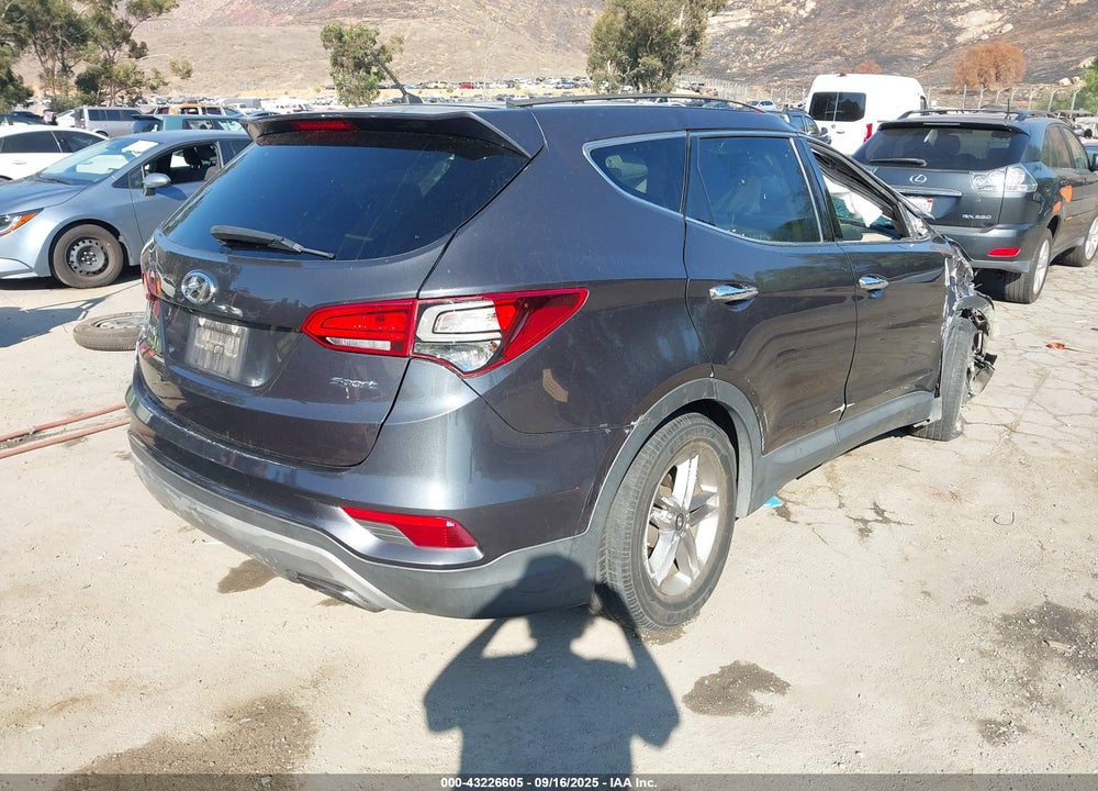 2018 HYUNDAI SANTA FE VIN: 5XYZT3LB0JG572372