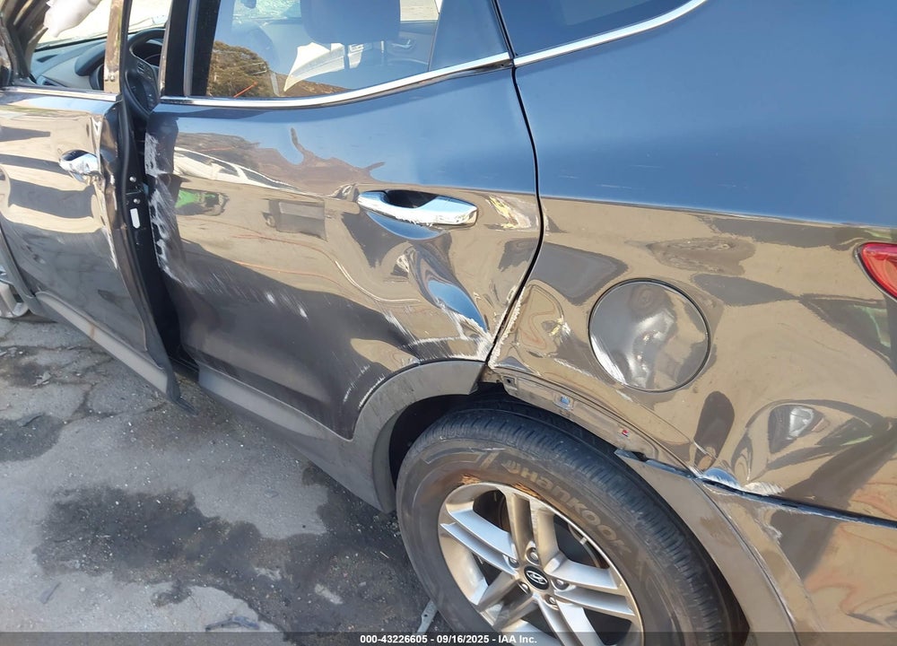 2018 HYUNDAI SANTA FE VIN: 5XYZT3LB0JG572372