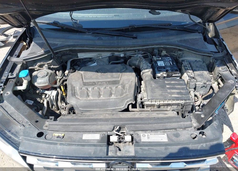2018 VOLKSWAGEN TIGUAN VIN: 3VV2B7AXXJM016889