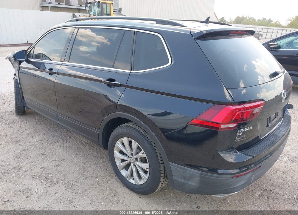 2018 VOLKSWAGEN TIGUAN VIN: 3VV2B7AXXJM016889