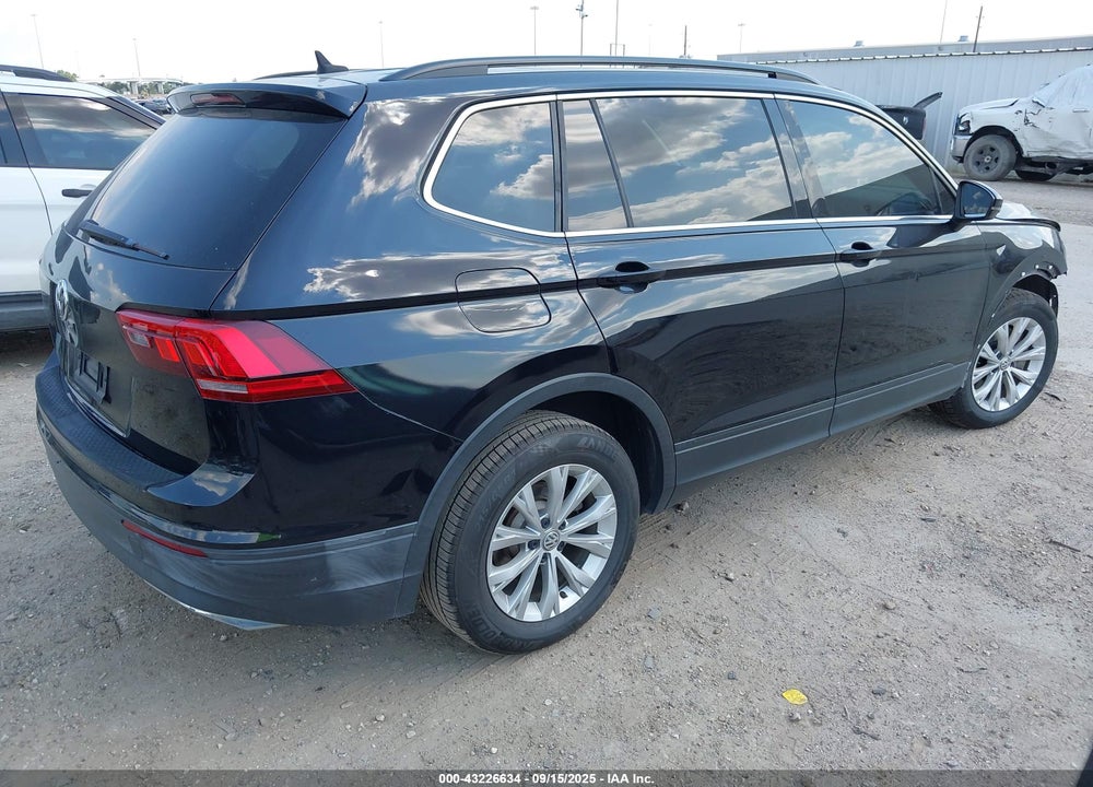 2018 VOLKSWAGEN TIGUAN VIN: 3VV2B7AXXJM016889