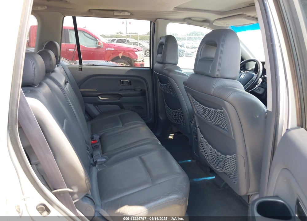 2005 HONDA PILOT EX-L VIN: 5FNYF18525B012716