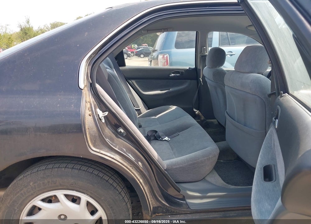 1994 HONDA ACCORD LX/EX VIN: 1HGCD5645RA025543