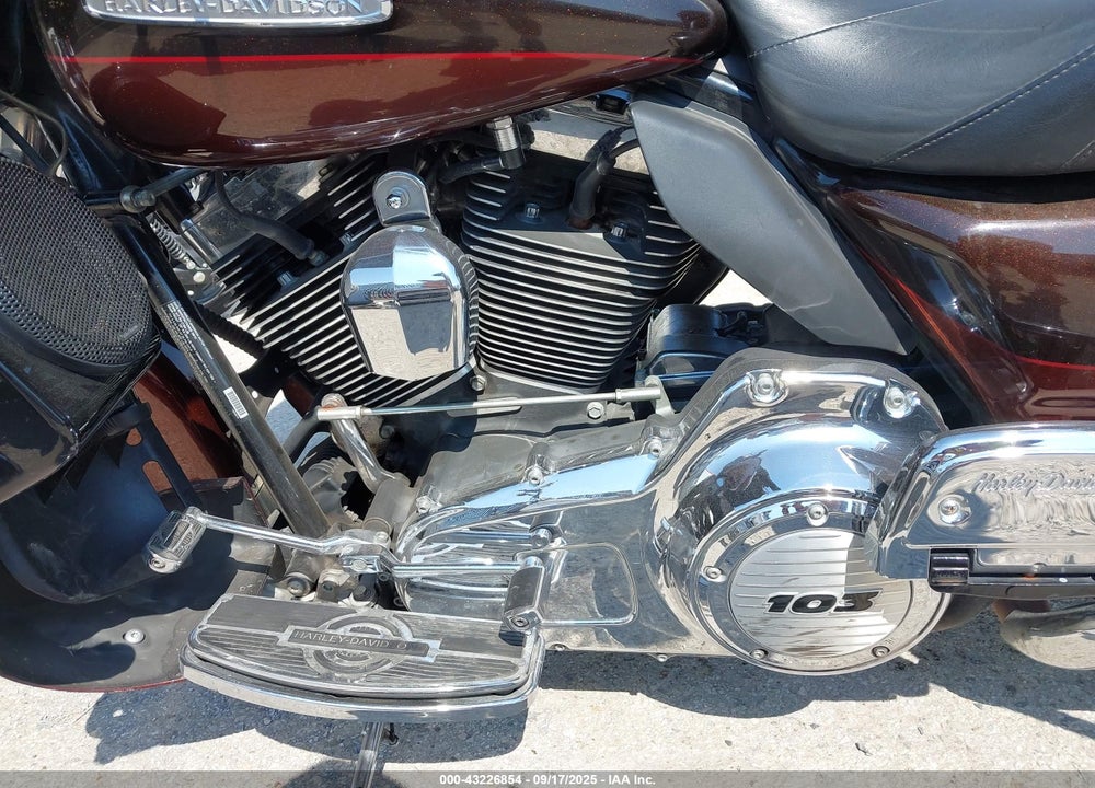 2011 HARLEY-DAVIDSON FLHTK VIN: 1HD1KEM19BB611651