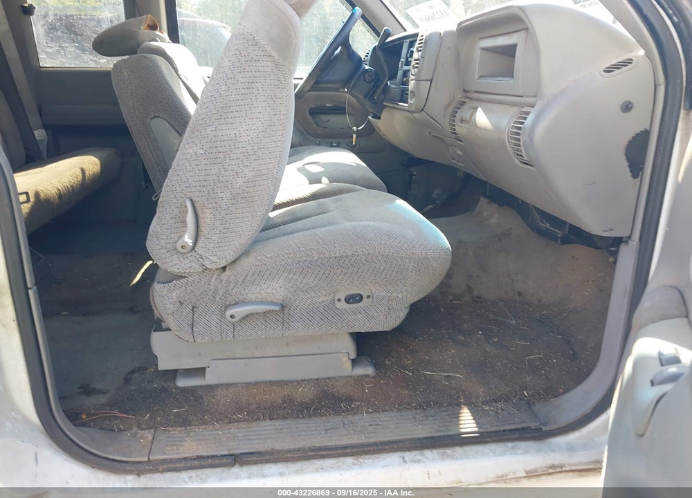 1998 GMC SIERRA 3500 HD SL VIN: 1GTHC39J2WF013698