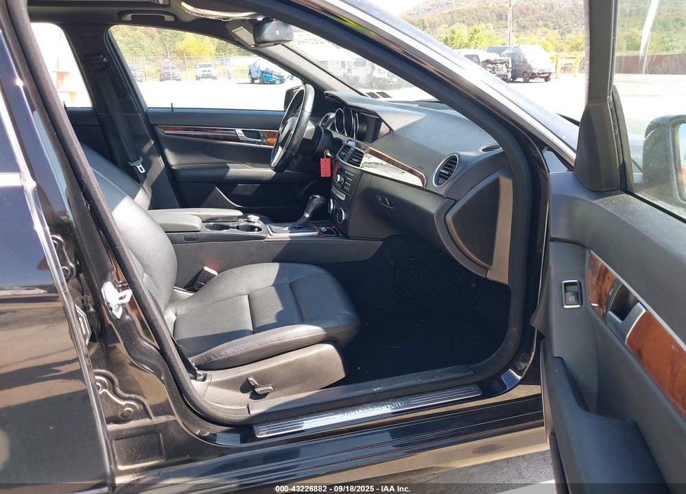 2013 MERCEDES-BENZ C CLASS VIN: WDDGF8AB7DR257093