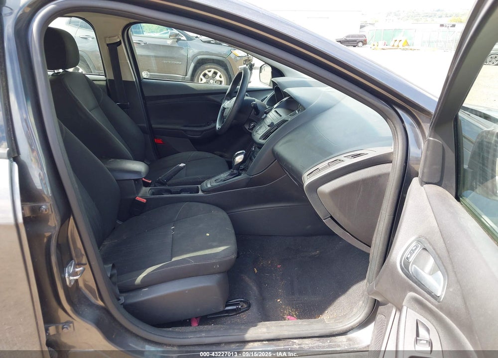 2015 FORD FOCUS VIN: 1FADP3K26FL253835