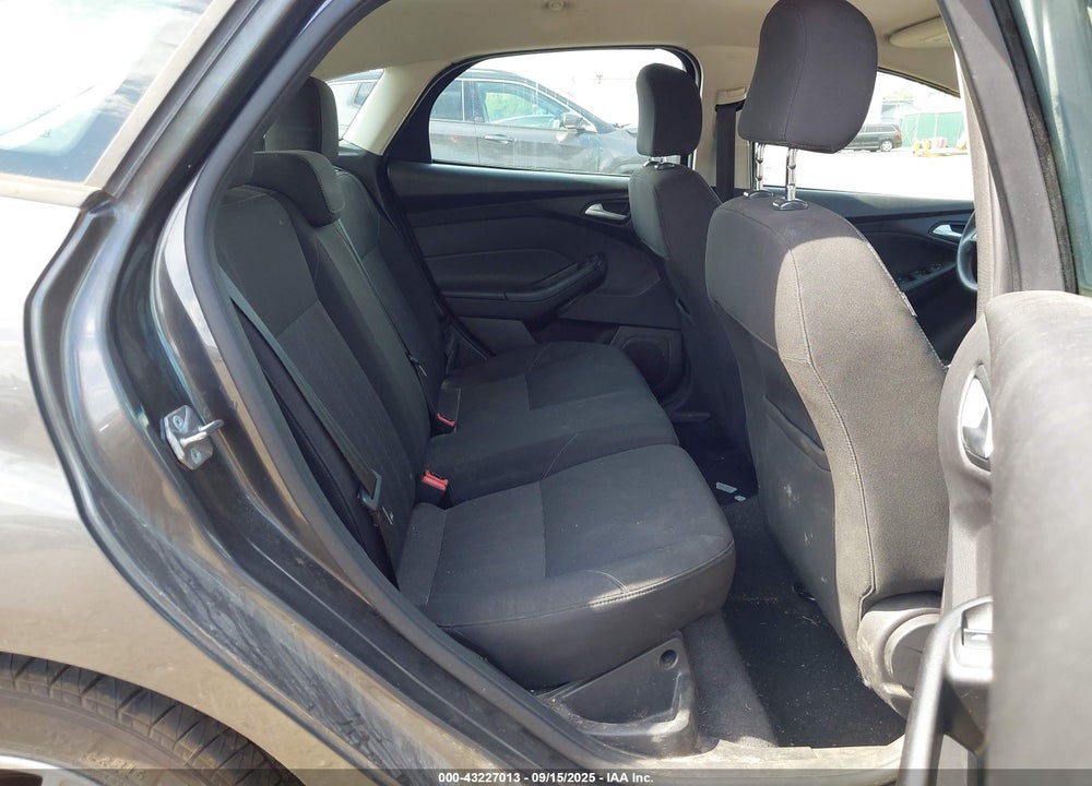 2015 FORD FOCUS VIN: 1FADP3K26FL253835
