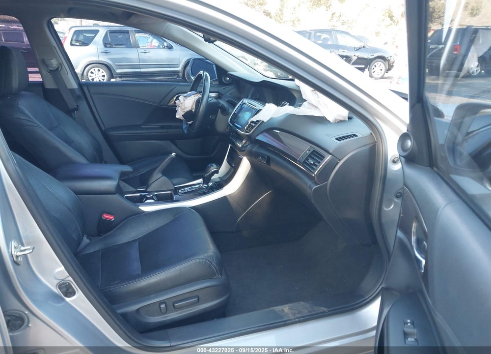2017 HONDA ACCORD VIN: 1HGCR3F9XHA043021