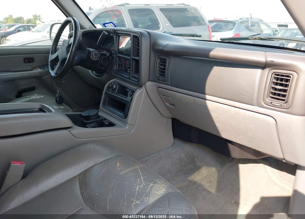2004 CHEVROLET TAHOE LS VIN: 1GNEC13Z54R321361