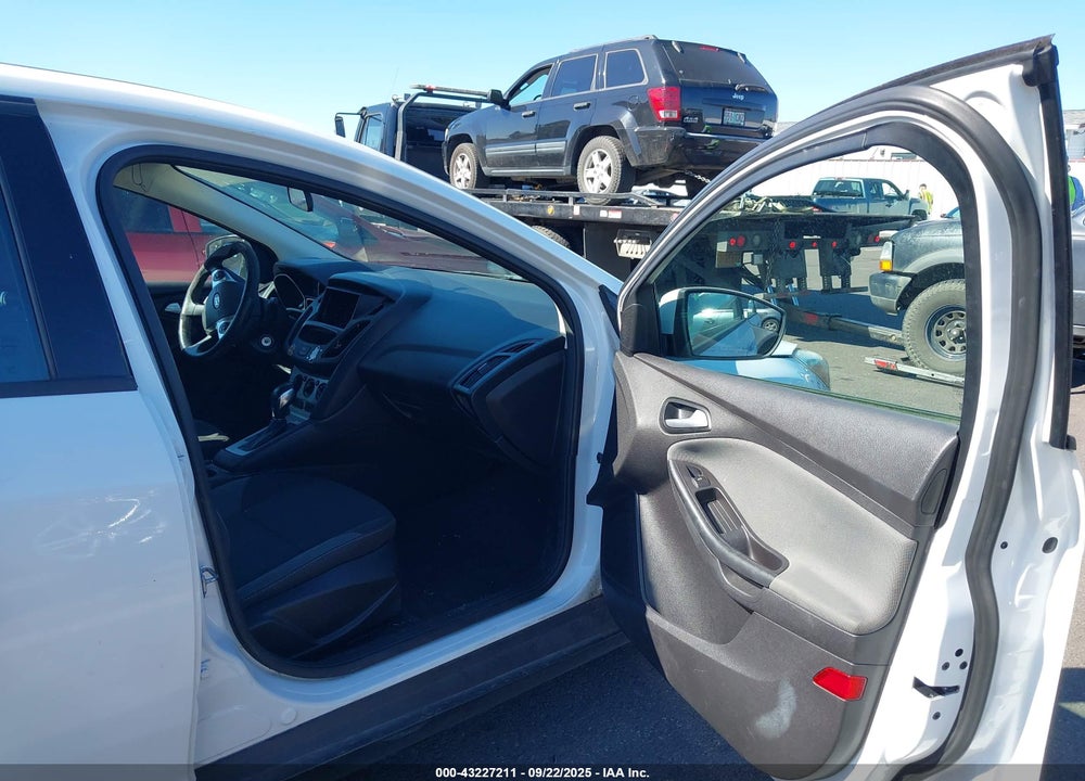 2014 FORD FOCUS VIN: 1FADP3K22EL260148