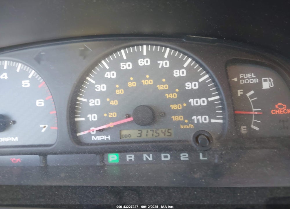 2000 TOYOTA 4RUNNER VIN: JT3GM84R8Y0061042