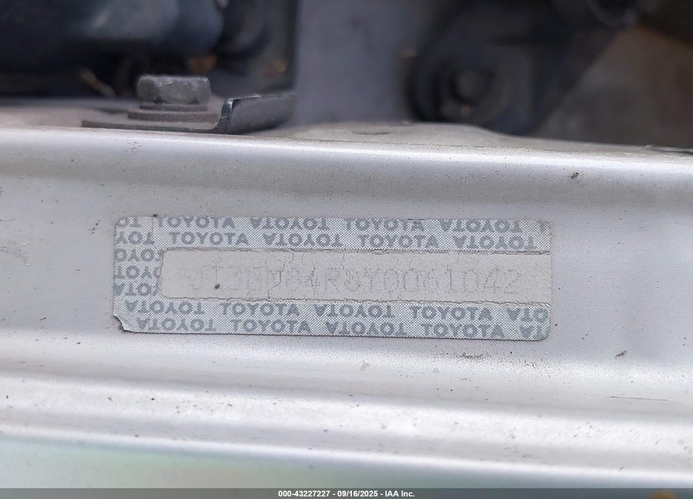 2000 TOYOTA 4RUNNER VIN: JT3GM84R8Y0061042