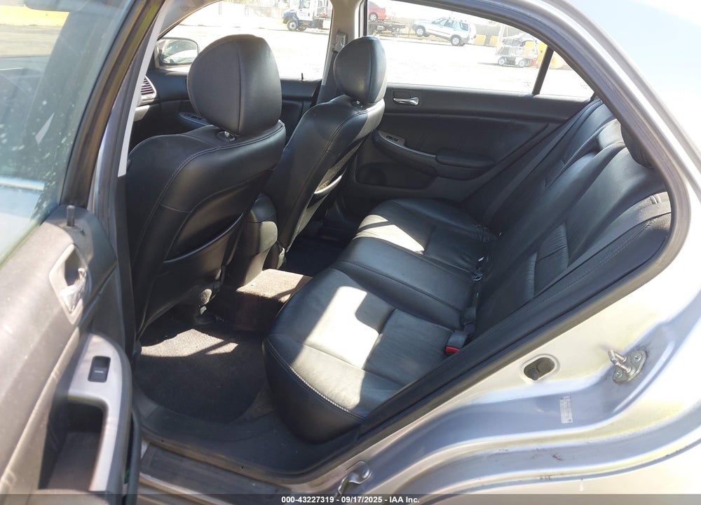 2005 HONDA ACCORD 3.0 EX VIN: 1HGCM66815A074709