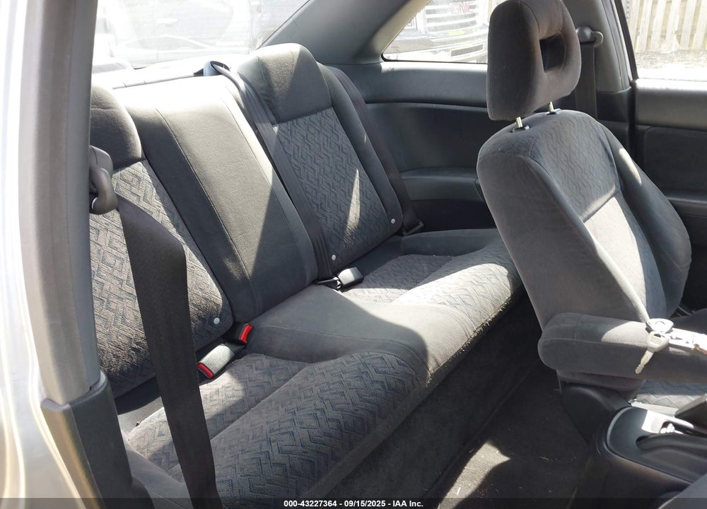 2002 HONDA CIVIC LX VIN: 1HGEM22572L019940
