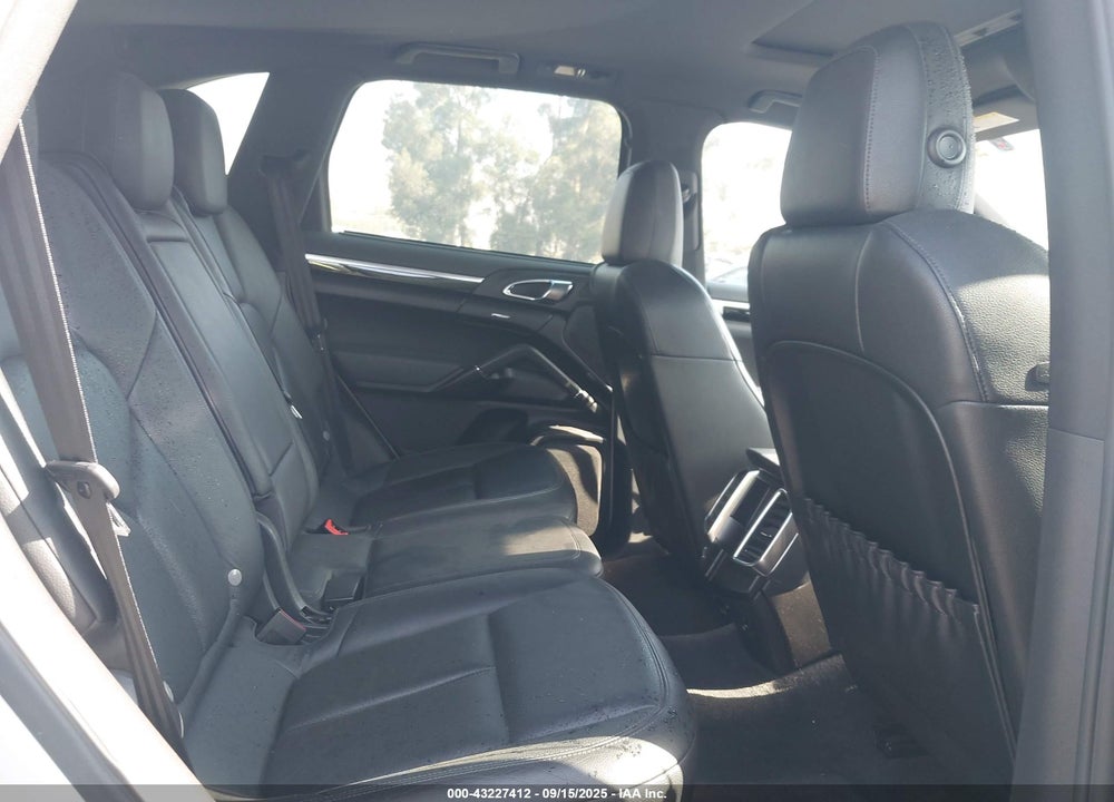 2011 PORSCHE CAYENNE VIN: WP1AA2A21BLA01154