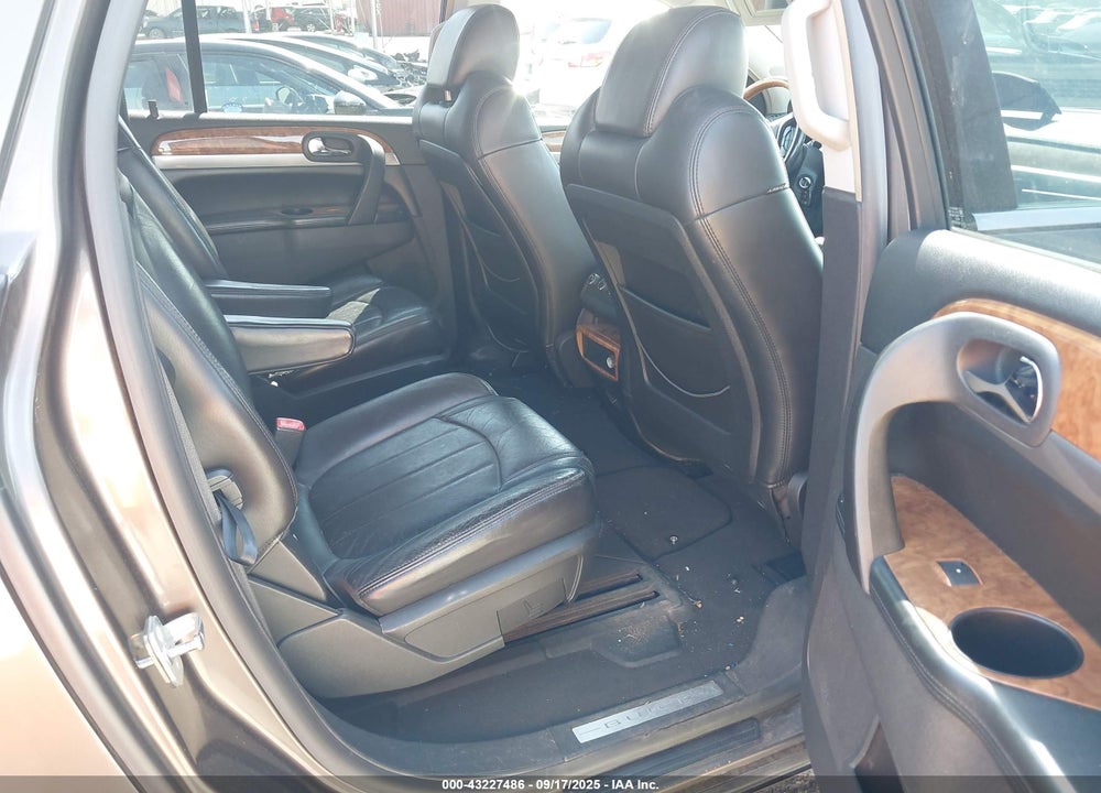 2008 BUICK ENCLAVE CXL VIN: 5GAER23718J111227
