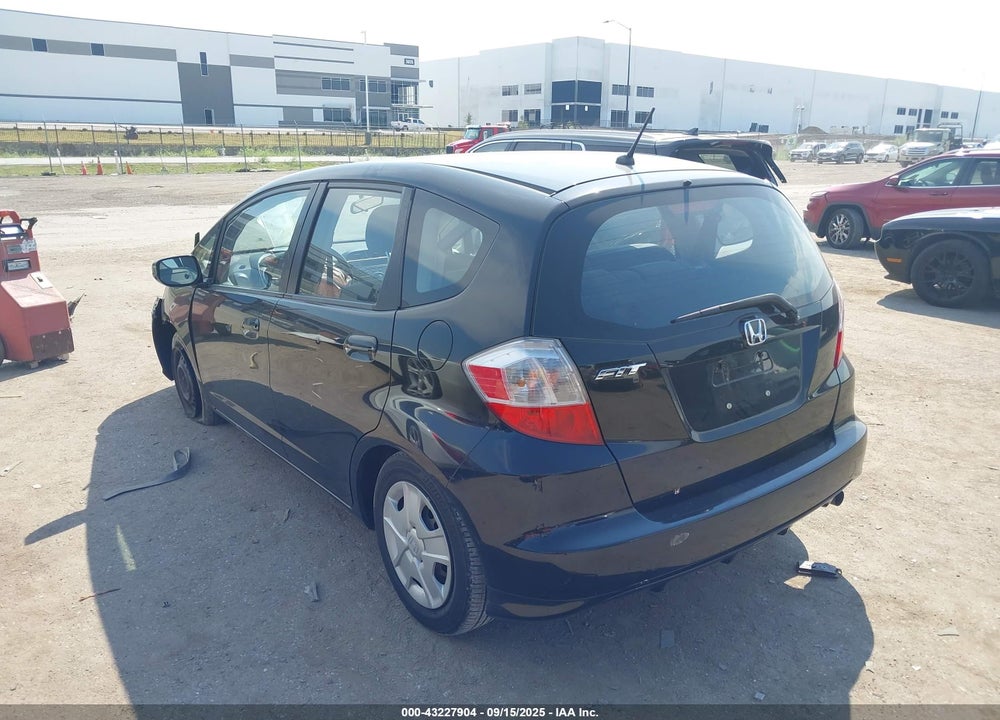 2013 HONDA FIT VIN: JHMGE8H3XDC081492