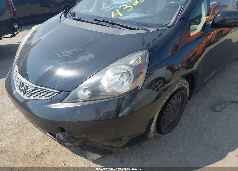 2013 HONDA FIT VIN: JHMGE8H3XDC081492