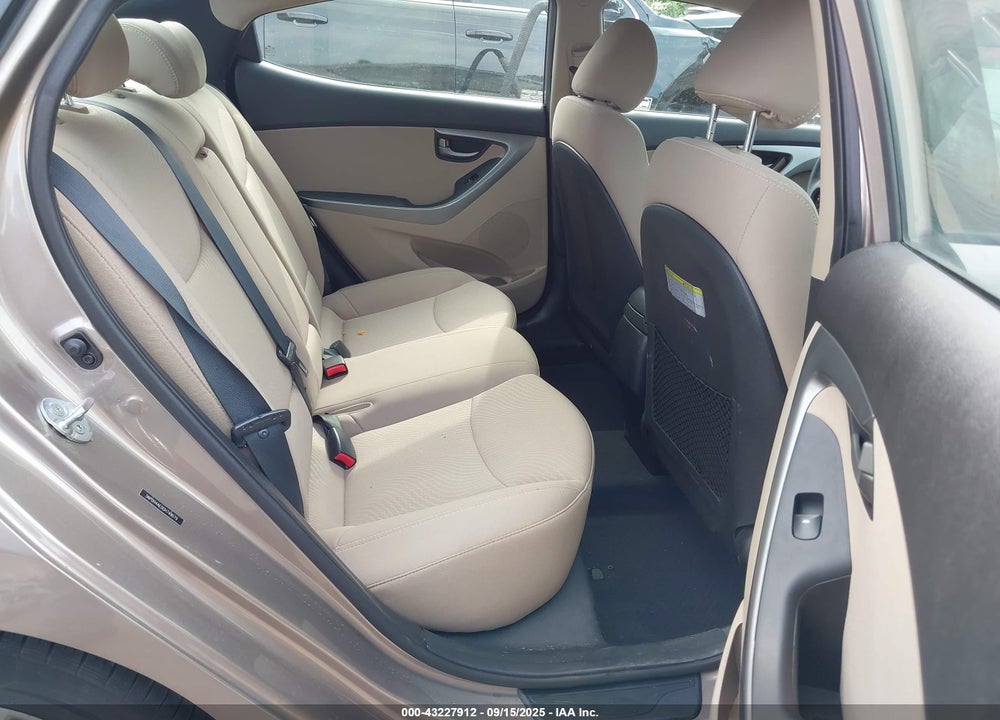 2016 HYUNDAI ELANTRA VIN: 5NPDH4AE0GH749079