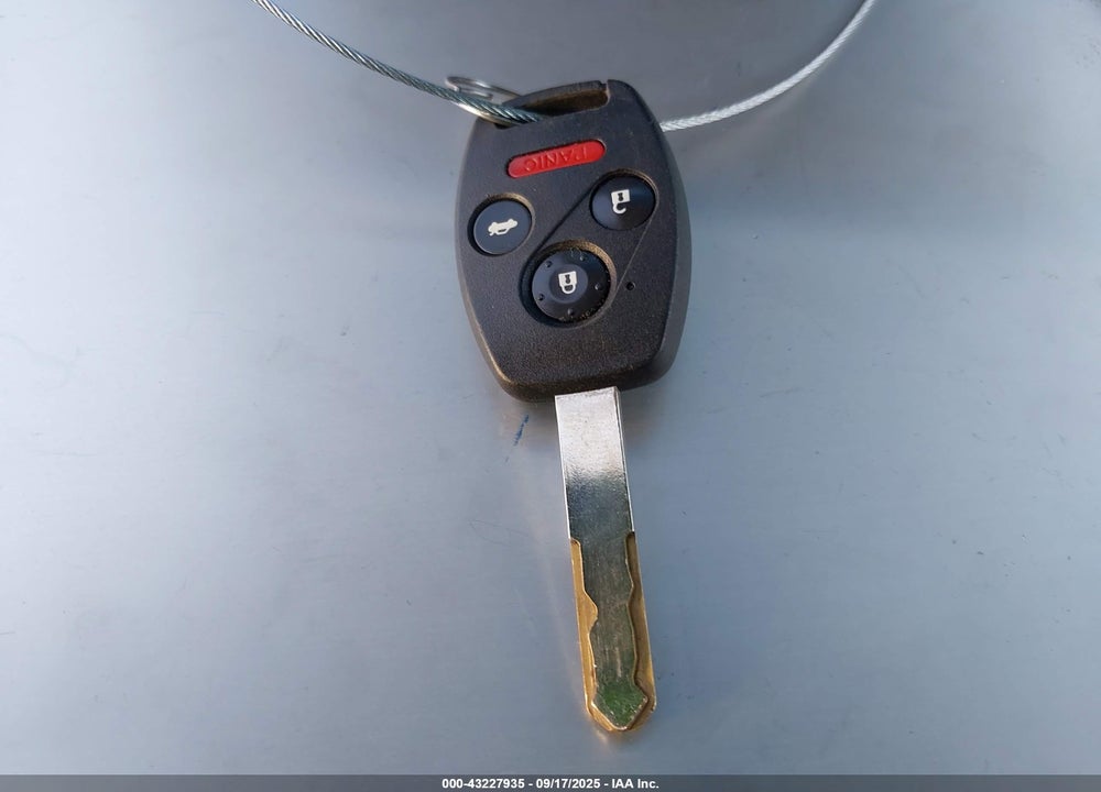 2005 HONDA ACCORD 3.0 EX VIN: 1HGCM66585A075393
