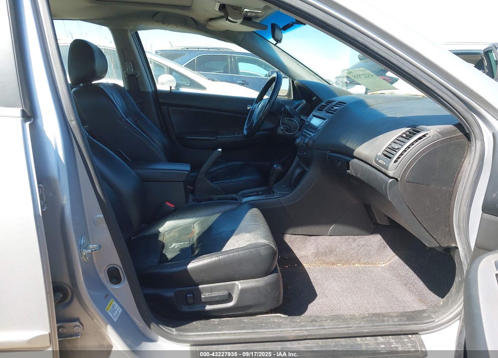 2005 HONDA ACCORD 3.0 EX VIN: 1HGCM66585A075393