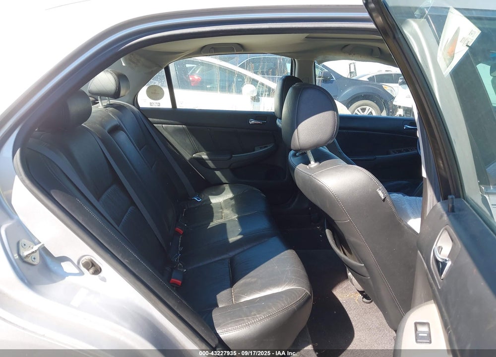 2005 HONDA ACCORD 3.0 EX VIN: 1HGCM66585A075393