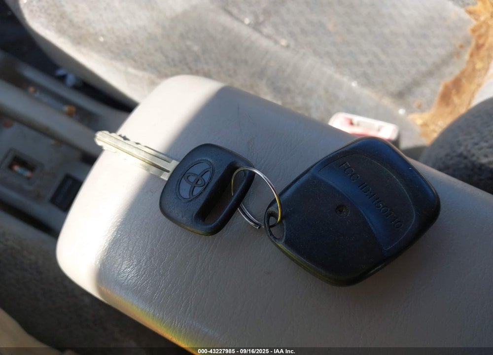 2001 TOYOTA COROLLA VIN: 2T1BR12E31C498862