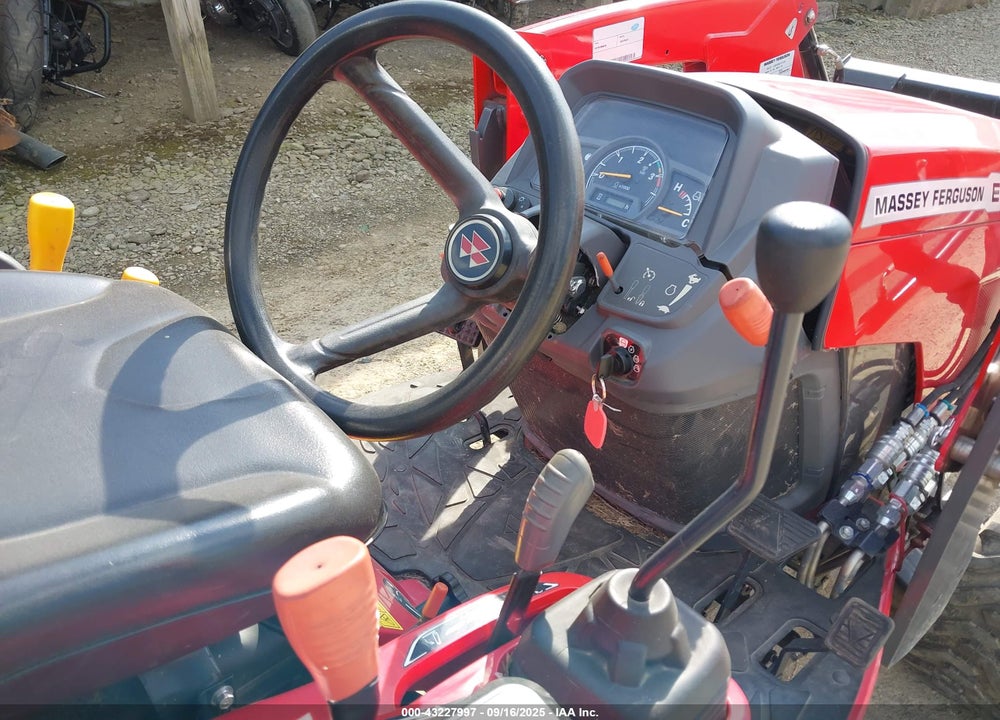 2022 MASSEY FERGUSON GC1723EL TRACTOR VIN: AG3MGC230NKR01387