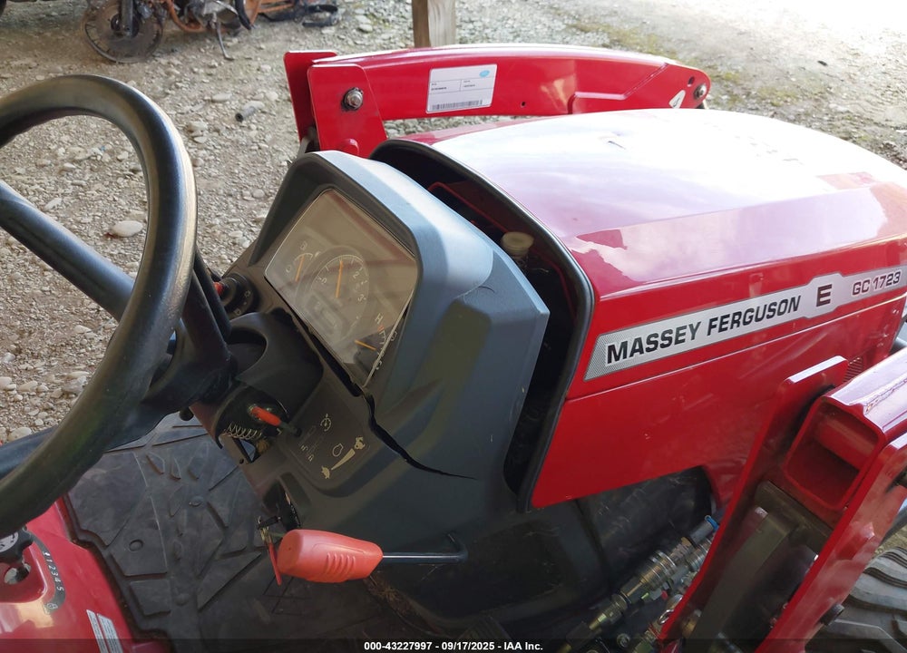 2022 MASSEY FERGUSON GC1723EL TRACTOR VIN: AG3MGC230NKR01387