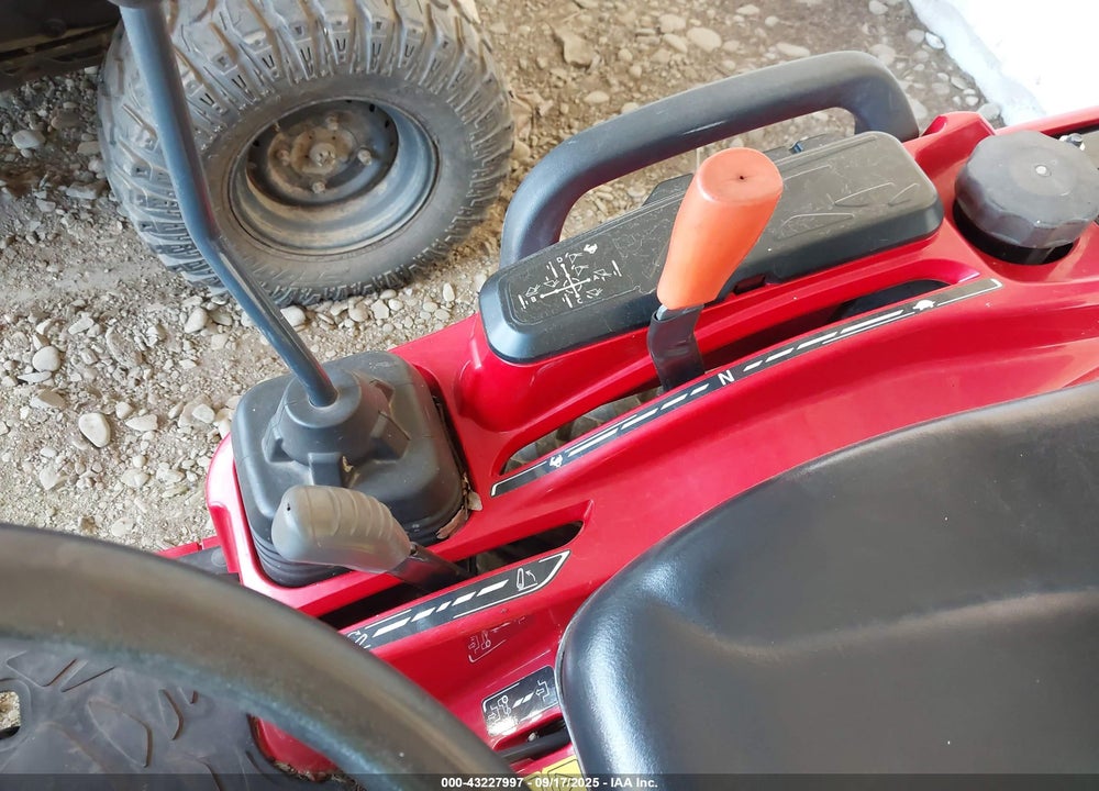 2022 MASSEY FERGUSON GC1723EL TRACTOR VIN: AG3MGC230NKR01387