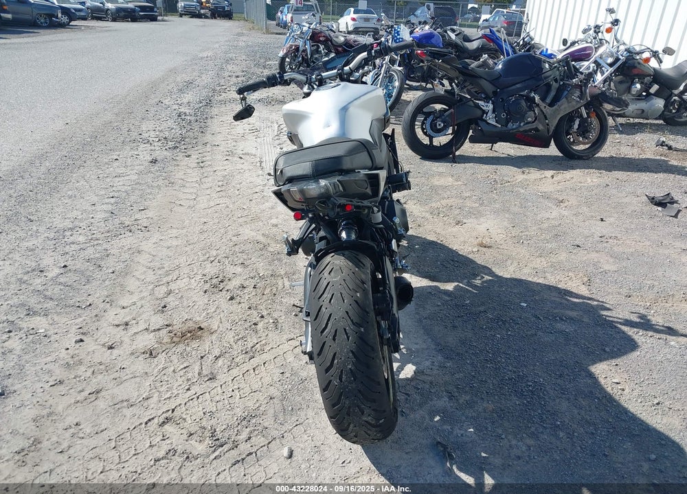 2017 YAMAHA FZ09 VIN: JYARN53E3HA001979