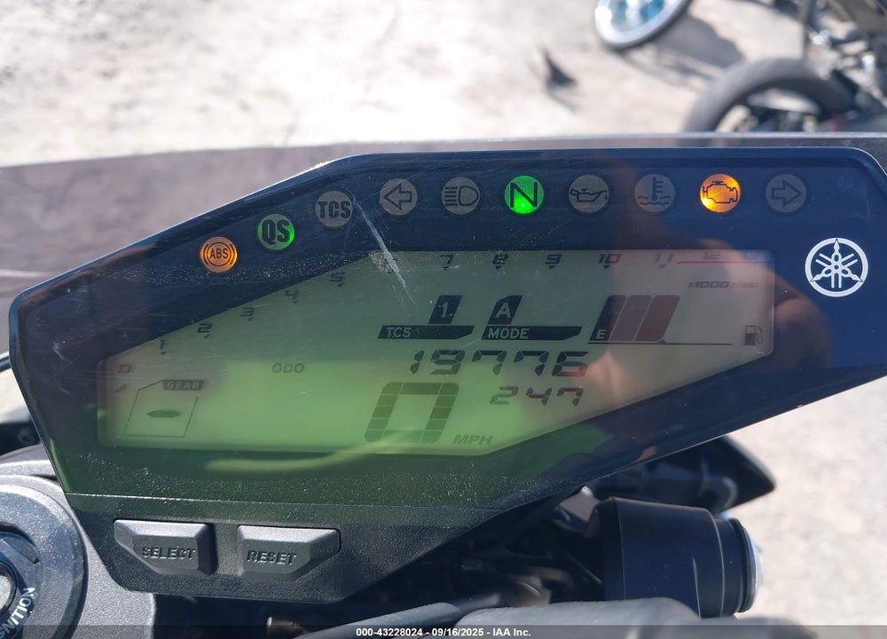 2017 YAMAHA FZ09 VIN: JYARN53E3HA001979
