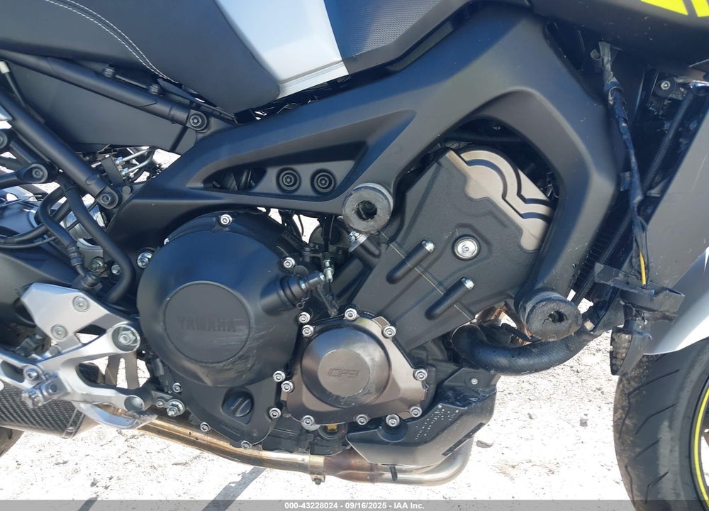 2017 YAMAHA FZ09 VIN: JYARN53E3HA001979