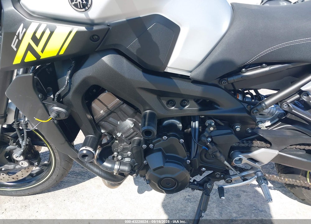 2017 YAMAHA FZ09 VIN: JYARN53E3HA001979