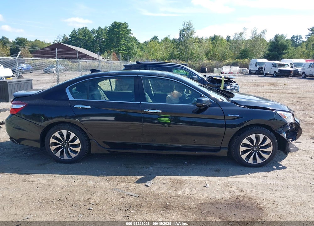 2017 HONDA ACCORD VIN: JHMCR6F75HC030484