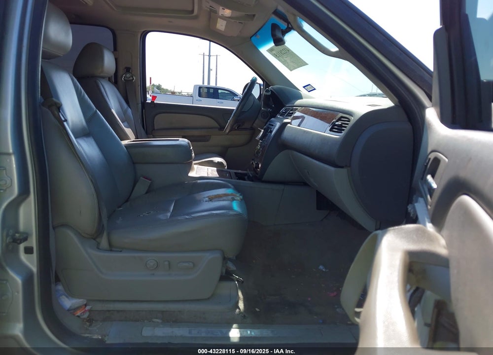 2010 CHEVROLET TAHOE VIN: 1GNUCCE01AR119487