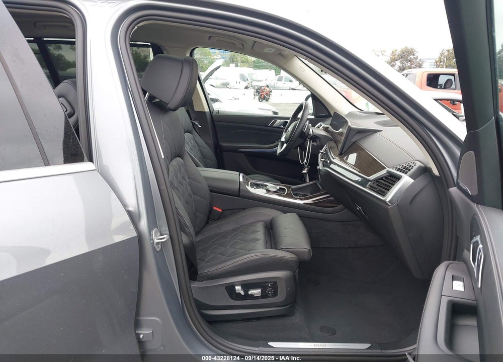 2025 BMW X7 VIN: 5UX23EM02S9X08416