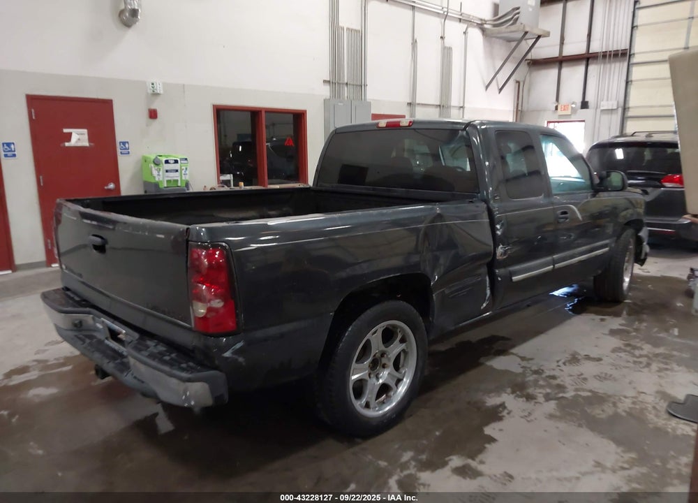 2004 CHEVROLET SILVERADO 1500 LS VIN: 2GCEC19V741218917