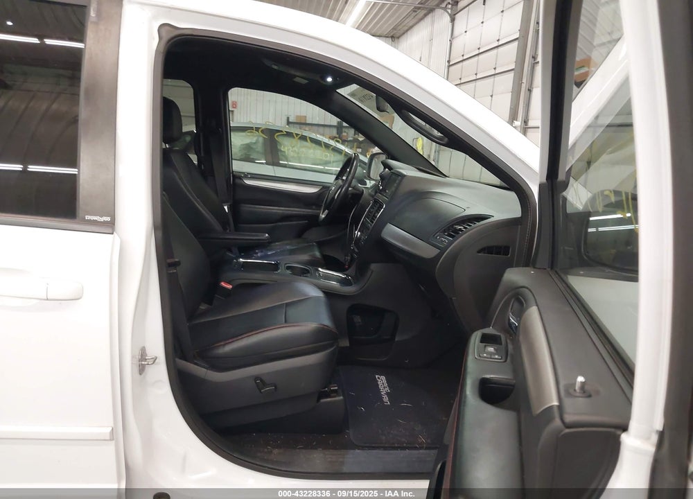 2014 DODGE GRAND CARAVAN R/T VIN: 2C4RDGEG1ER357341