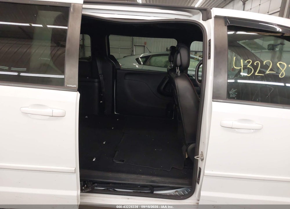 2014 DODGE GRAND CARAVAN R/T VIN: 2C4RDGEG1ER357341
