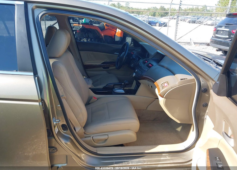 2009 HONDA ACCORD VIN: 1HGCP26899A007636
