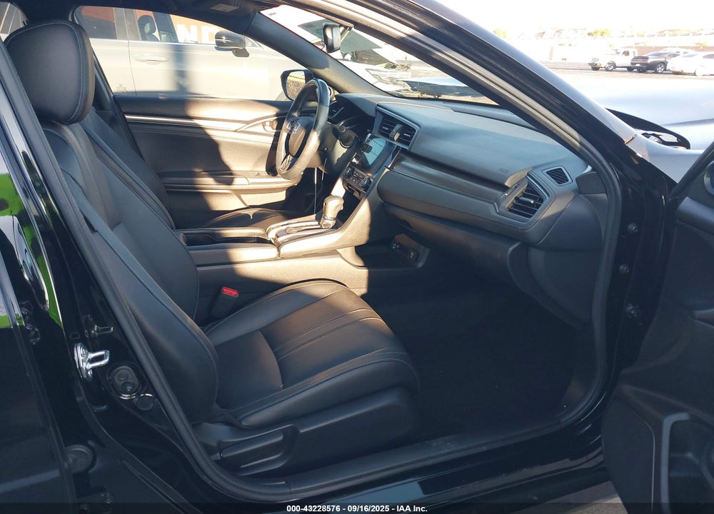 2019 HONDA CIVIC VIN: SHHFK7H84KU415381