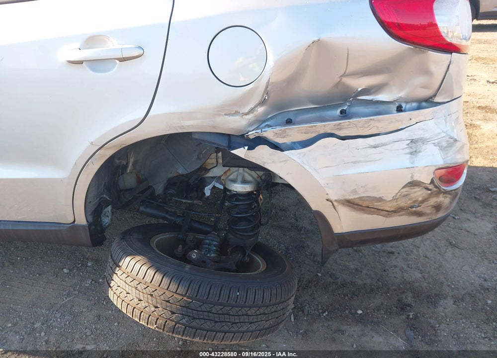 2012 HYUNDAI SANTA FE VIN: 5XYZGDAB2CG152208