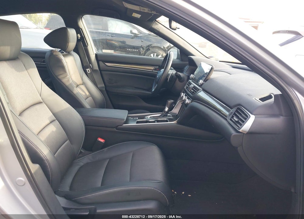 2018 HONDA ACCORD VIN: 1HGCV1F36JA139875