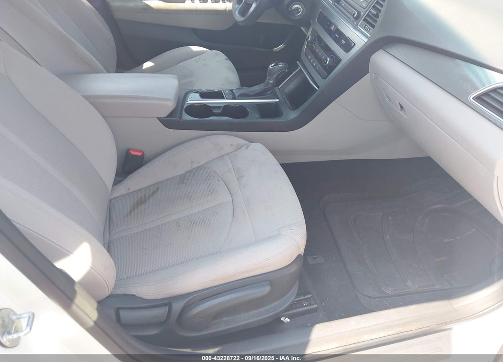 2015 HYUNDAI SONATA SE VIN: 5NPE24AF9FH024867