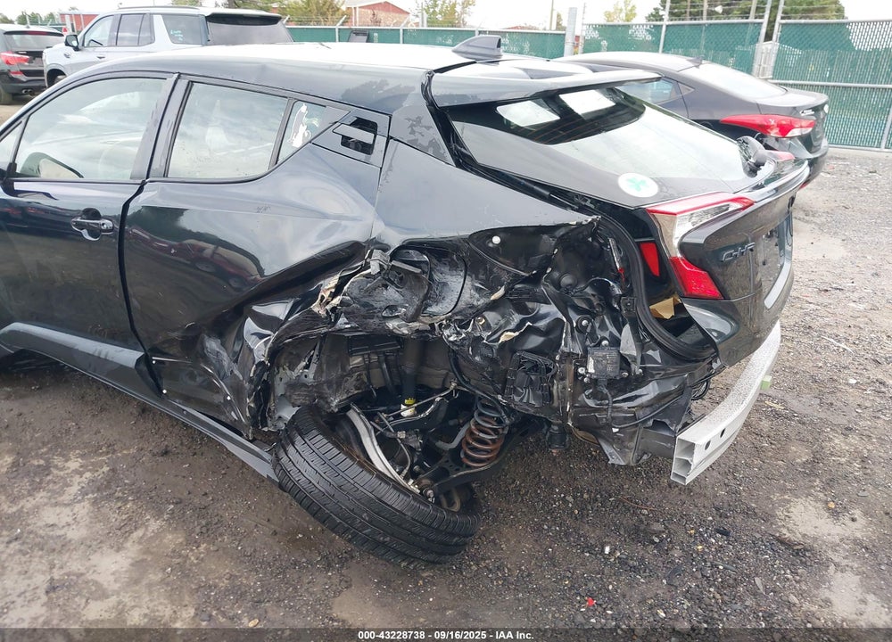 2021 TOYOTA C-HR VIN: JTNKHMBX4M1120883